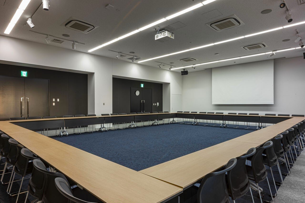 ルーム１ ロの字形式 01