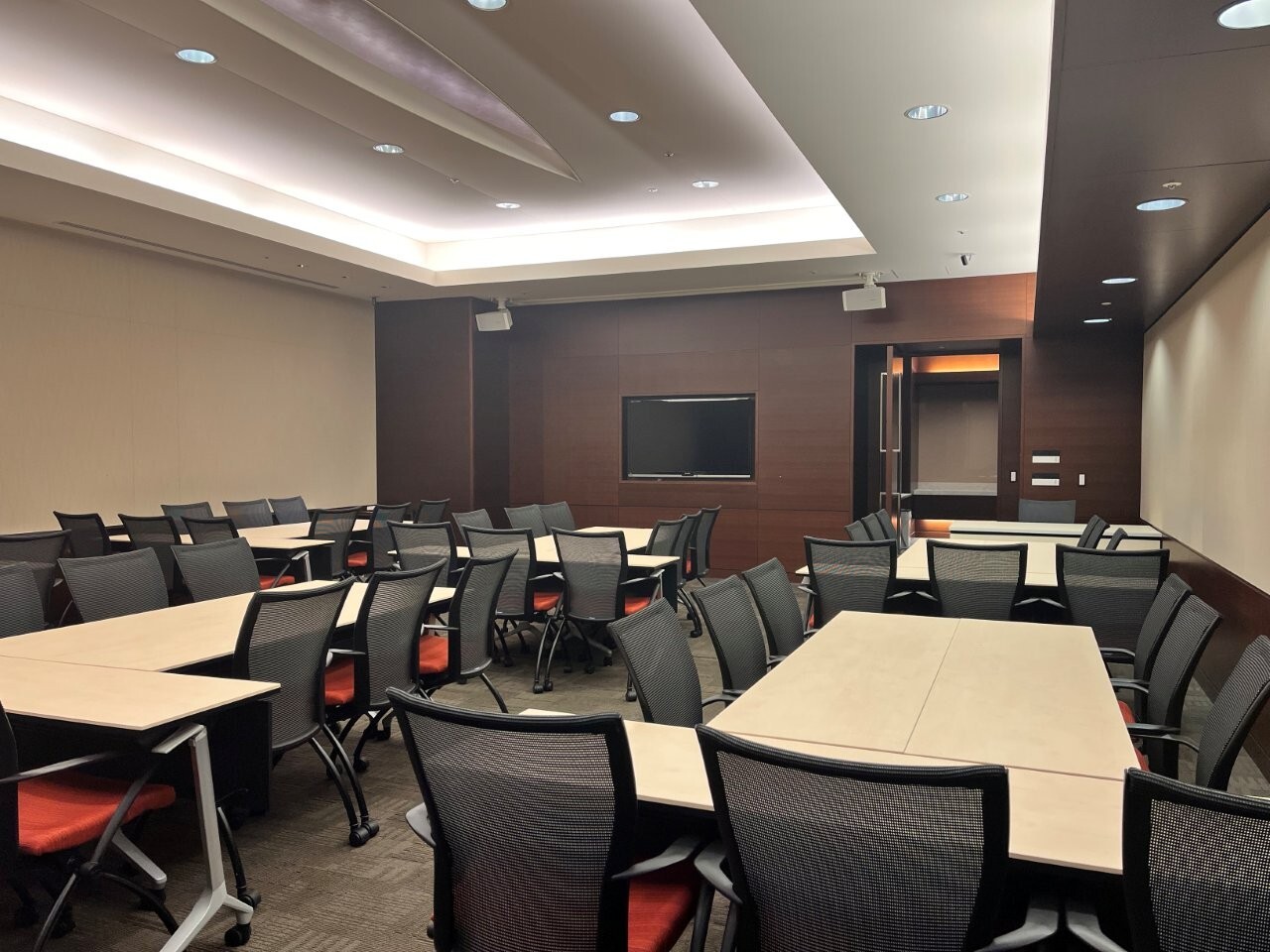 ボードルーム グループ形式(3名掛け) 01