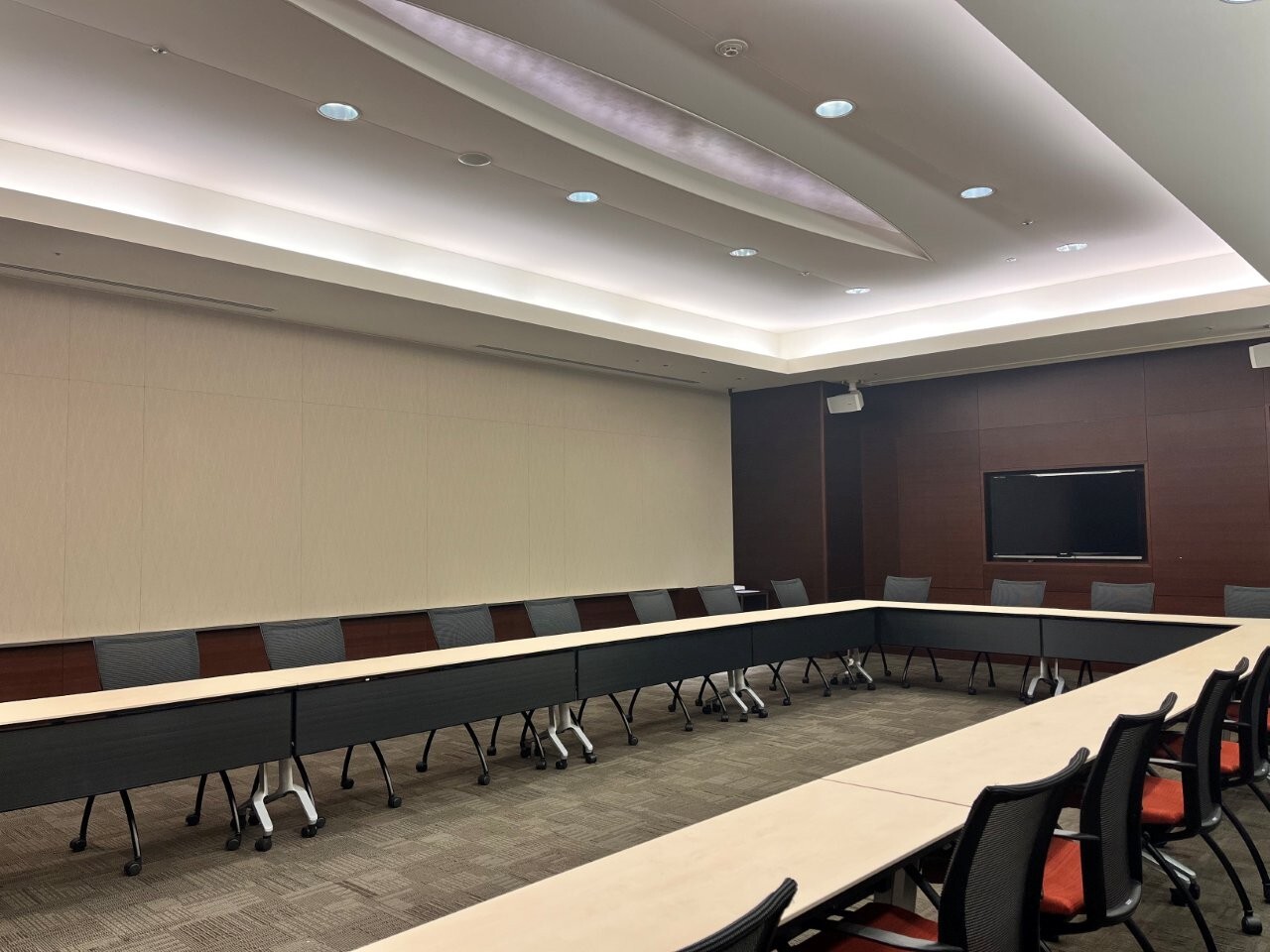 ボードルーム ロの字形式 01