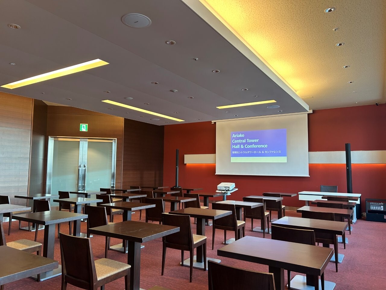 レセプションルーム2 スクール形式(2名掛け) 01