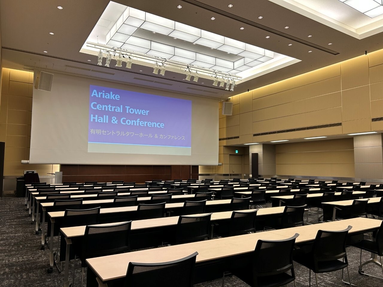 ホールB1 スクール形式(2名掛け) 01