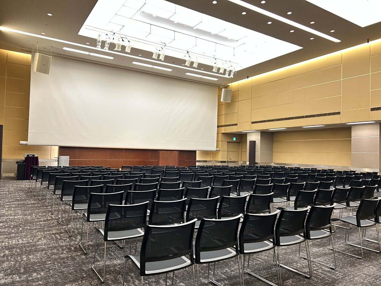 ホールB1 シアター形式 01