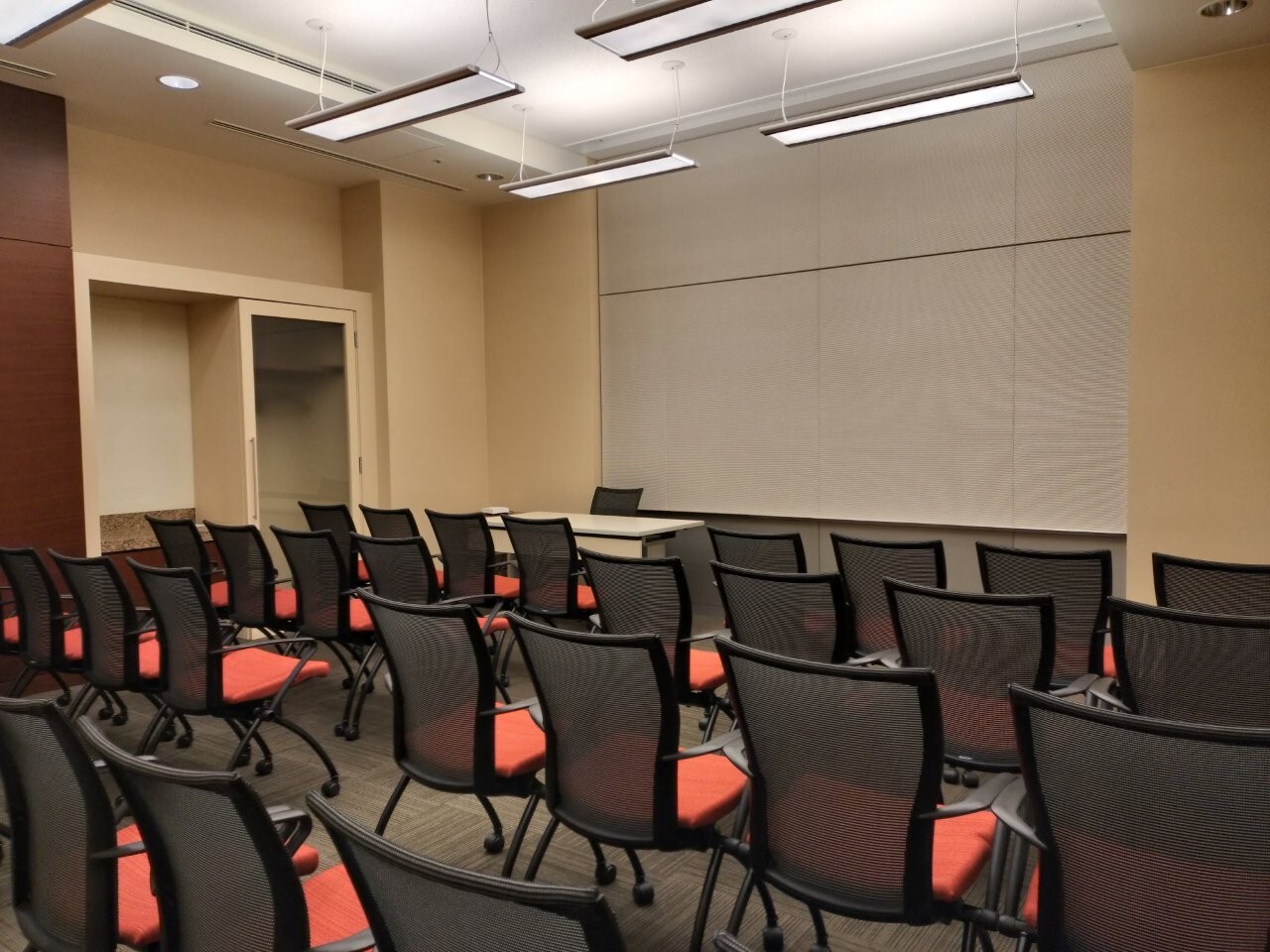 ルーム３ シアター形式 01