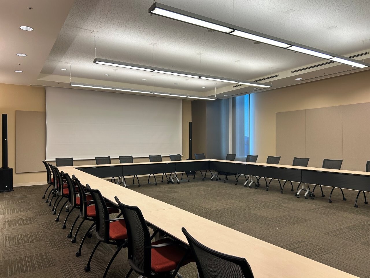 ルーム６ ロの字形式 01