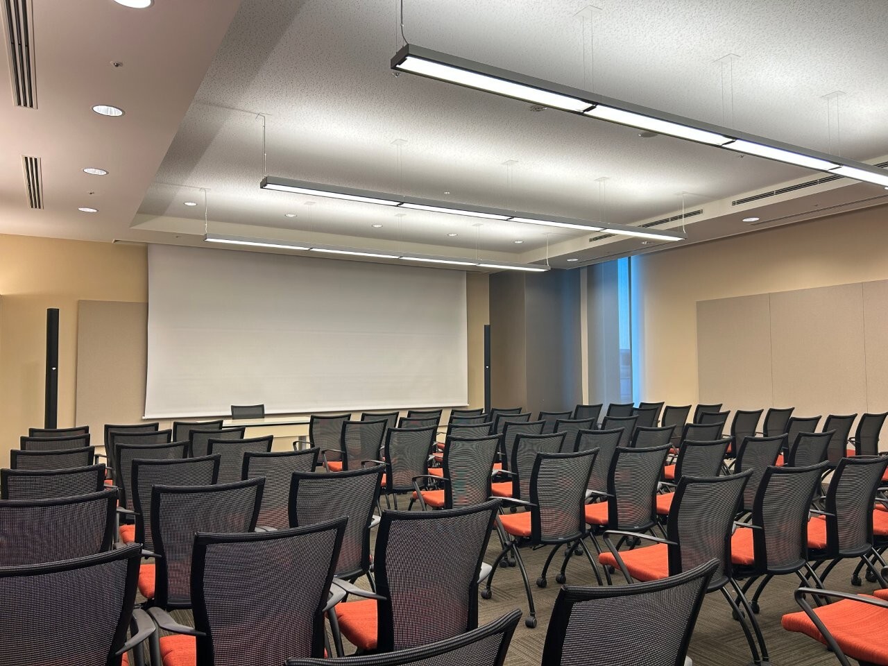 ルーム６ シアター形式 01