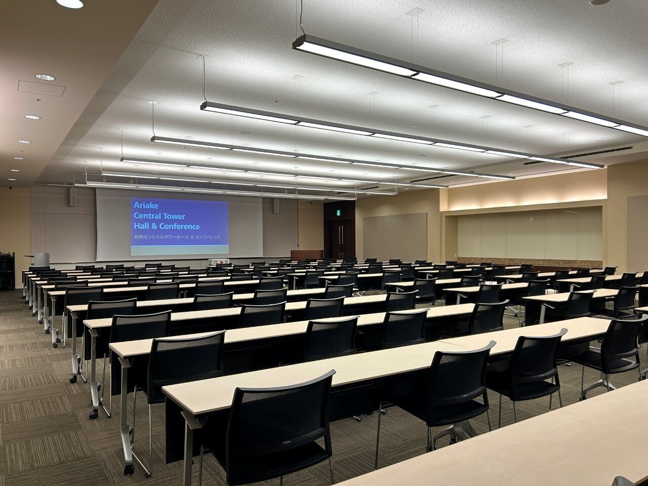 ルーム１ スクール形式(2名掛け) 01