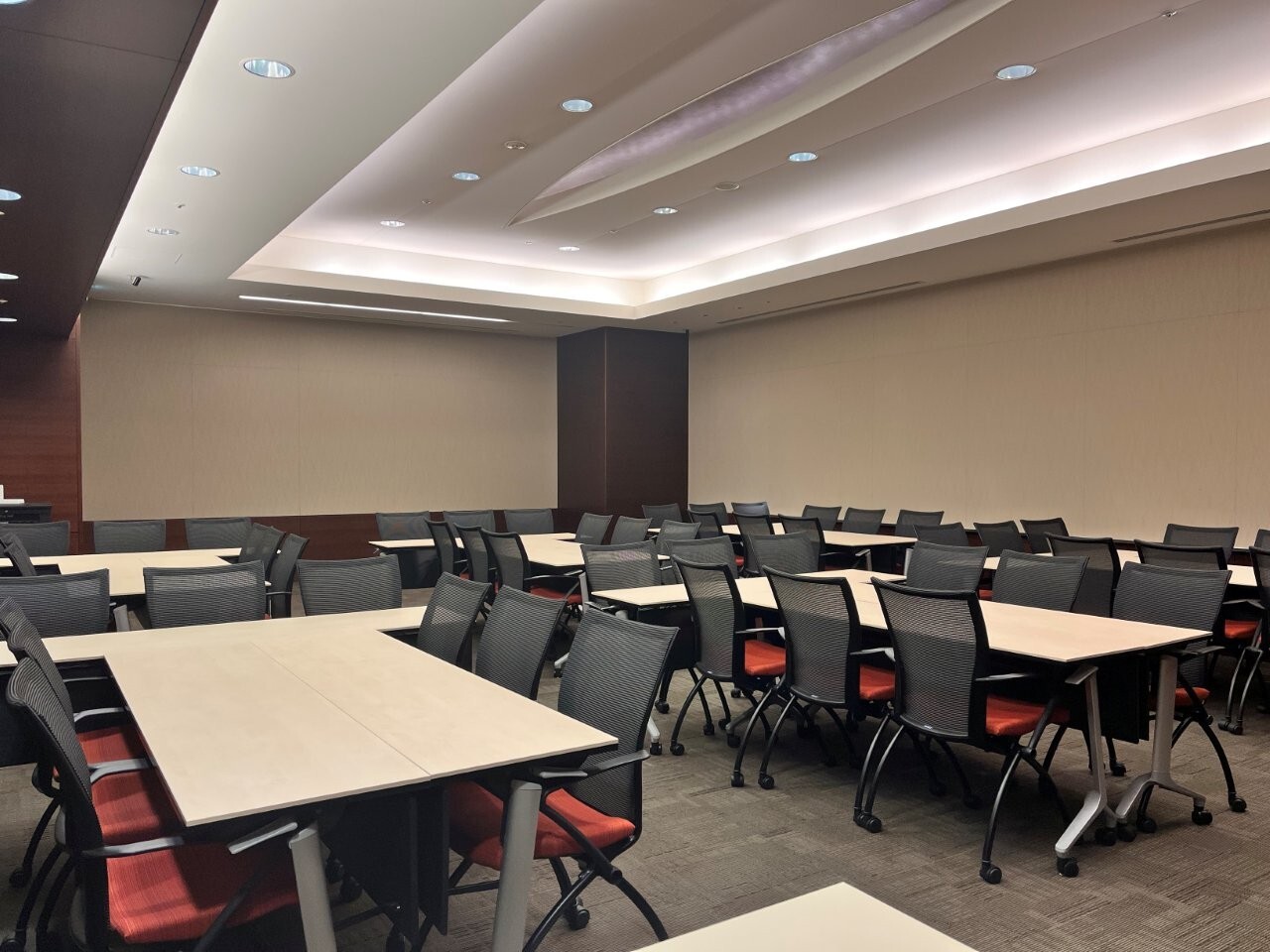 グループ形式(3名掛け)│ボードルーム