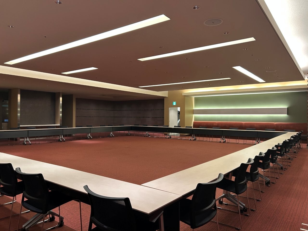 ロの字形式│レセプションルーム1