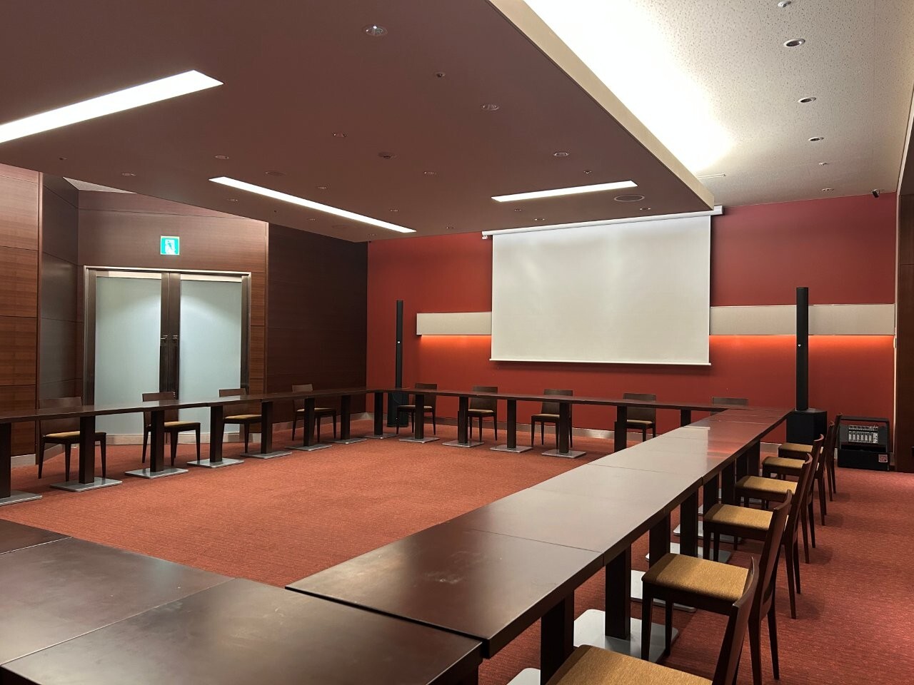 ロの字形式│レセプションルーム2