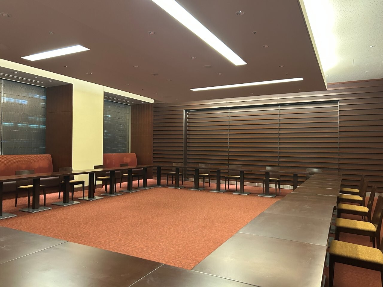 ロの字形式│レセプションルーム2