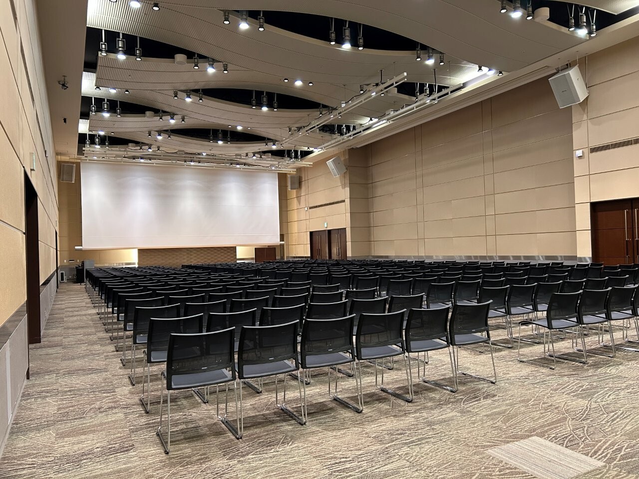 シアター形式 最大360名 ｜4FホールA
