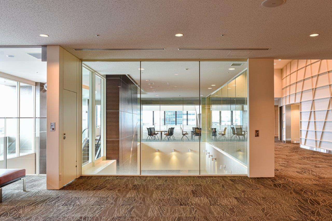 ホワイエ｜ホールB