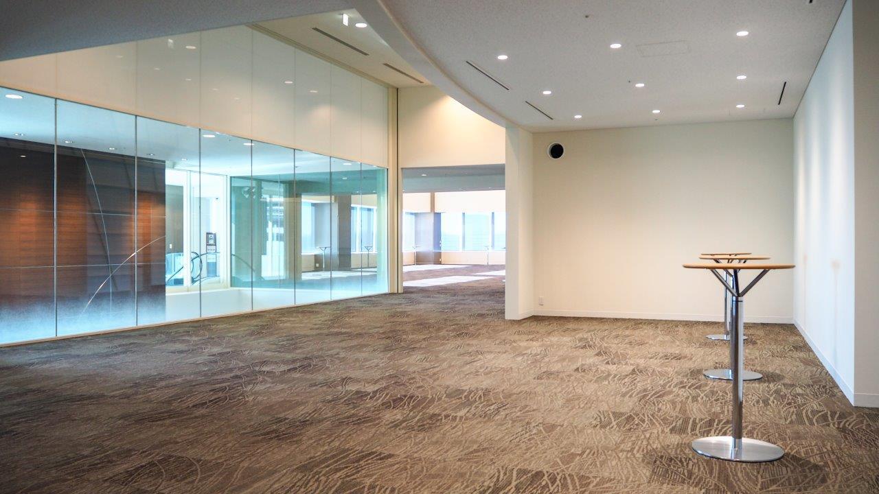 ホールB｜ホワイエ