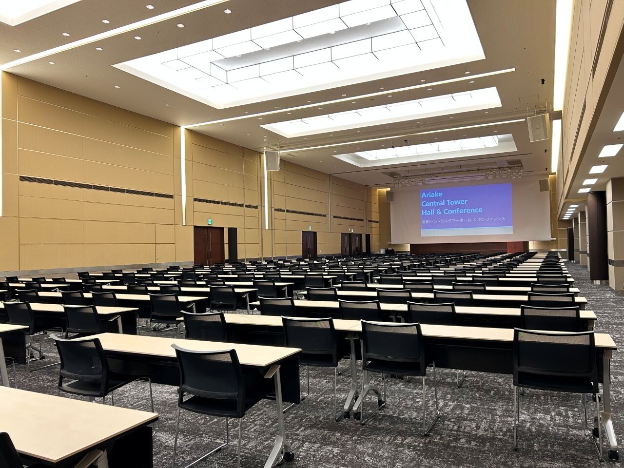 スクール形式(2名掛け)│ホールB