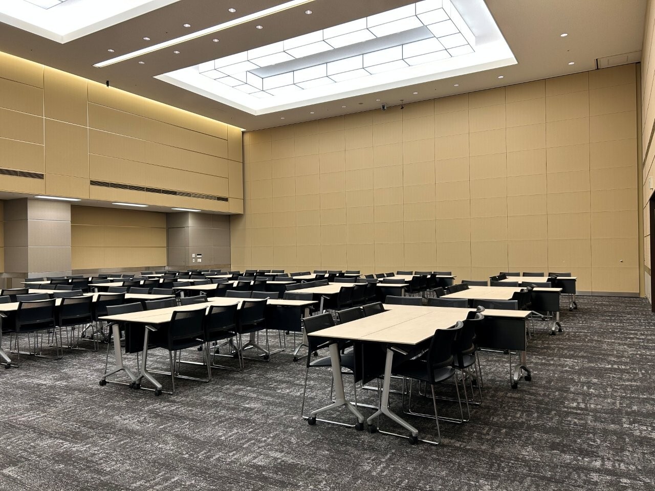 グループ形式(3名掛け)│ホールB1