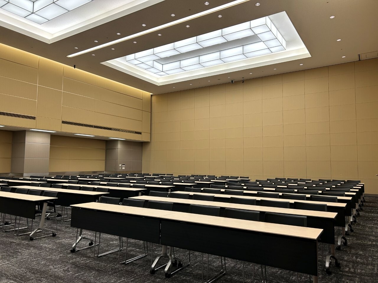 スクール形式(2名掛け)│ホールB1