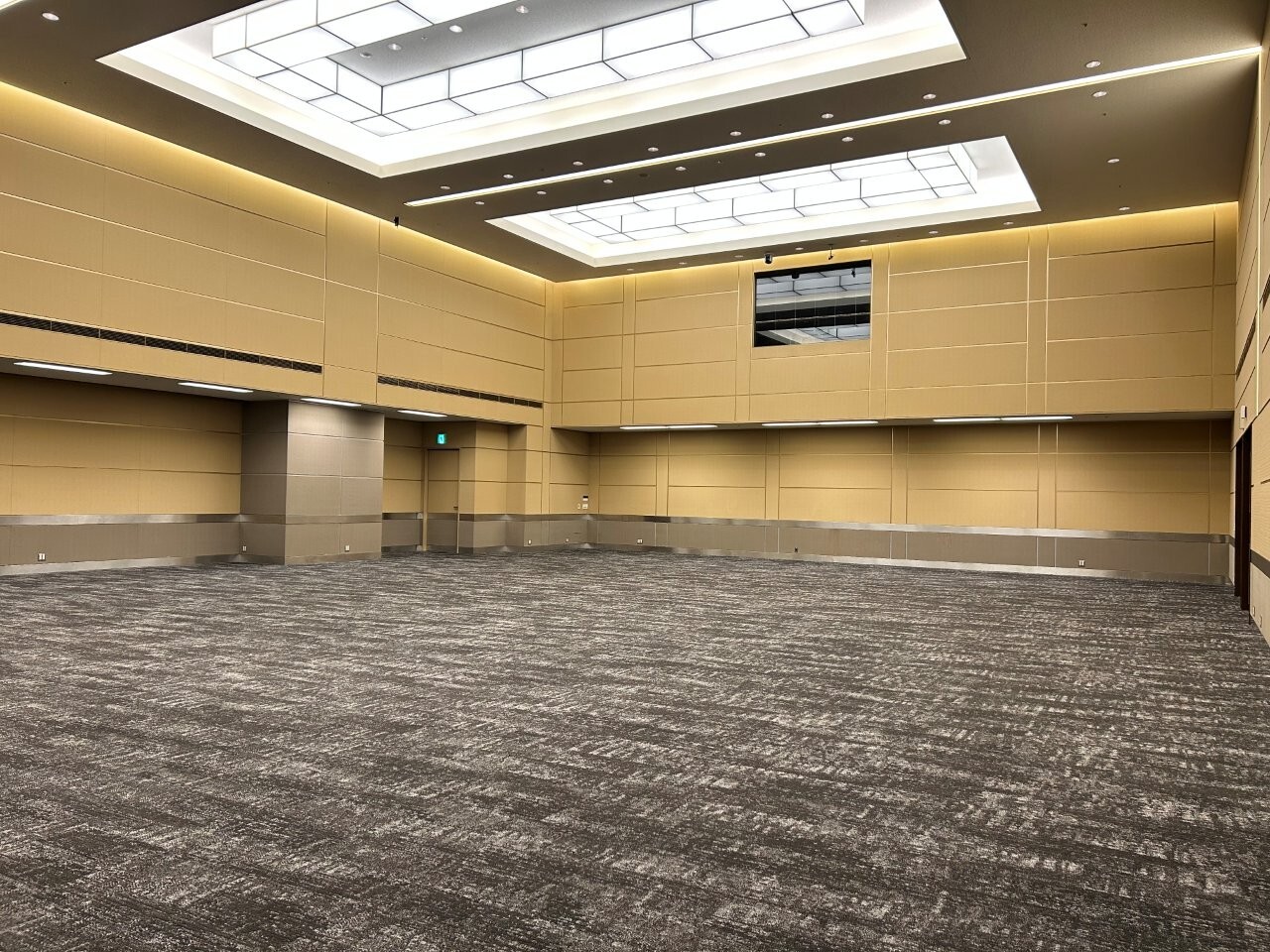 ロの字形式│ホールB2