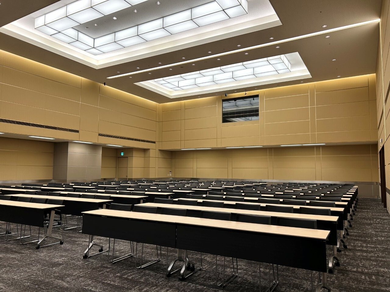 スクール形式(2名掛け)│ホールB2