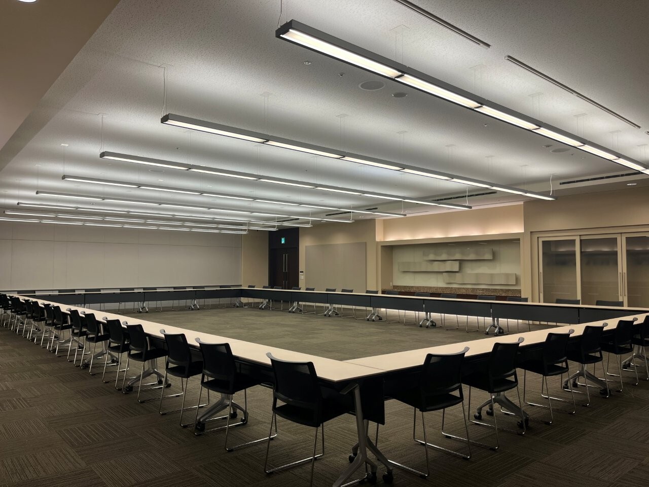 ロの字形式│ルーム１