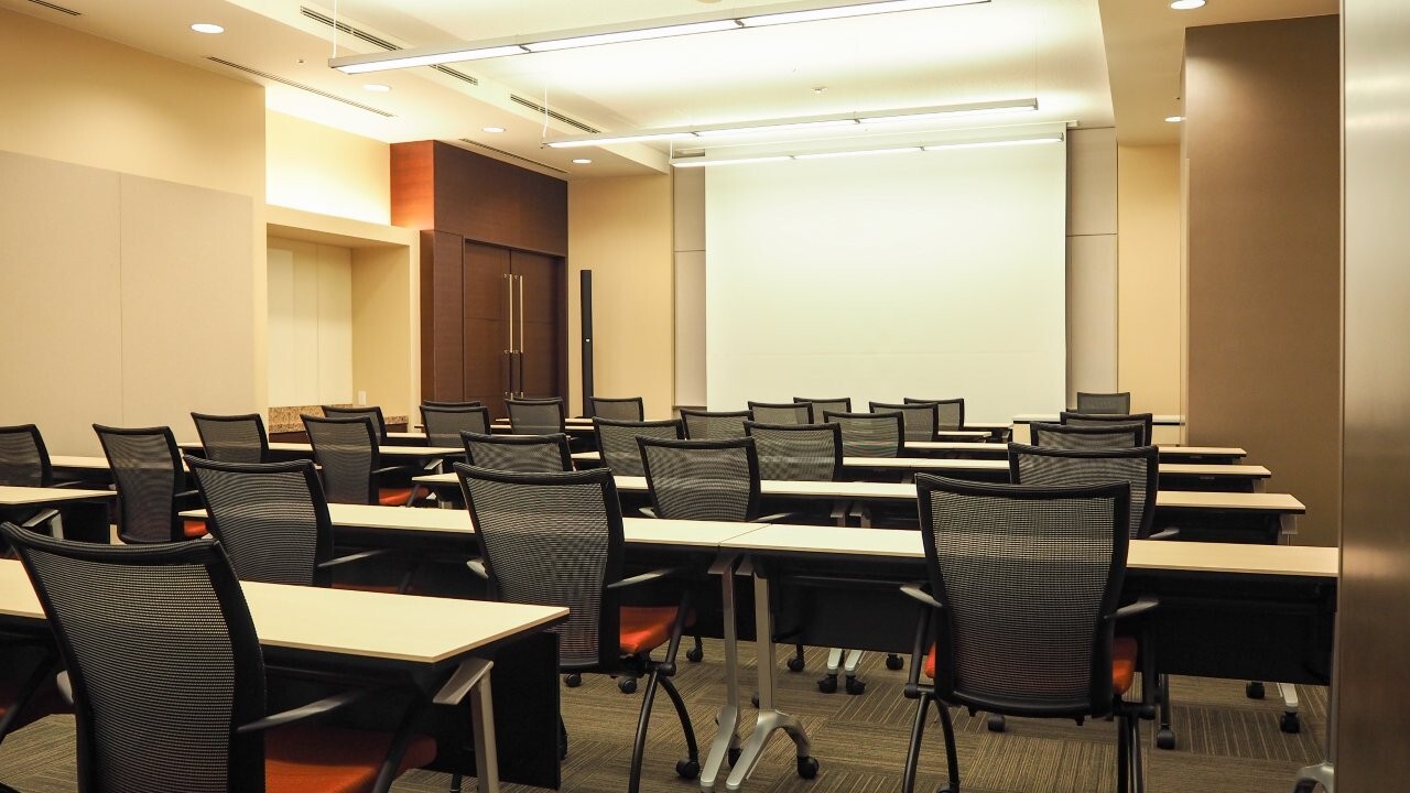 スクール形式（2名掛け）│ルーム2