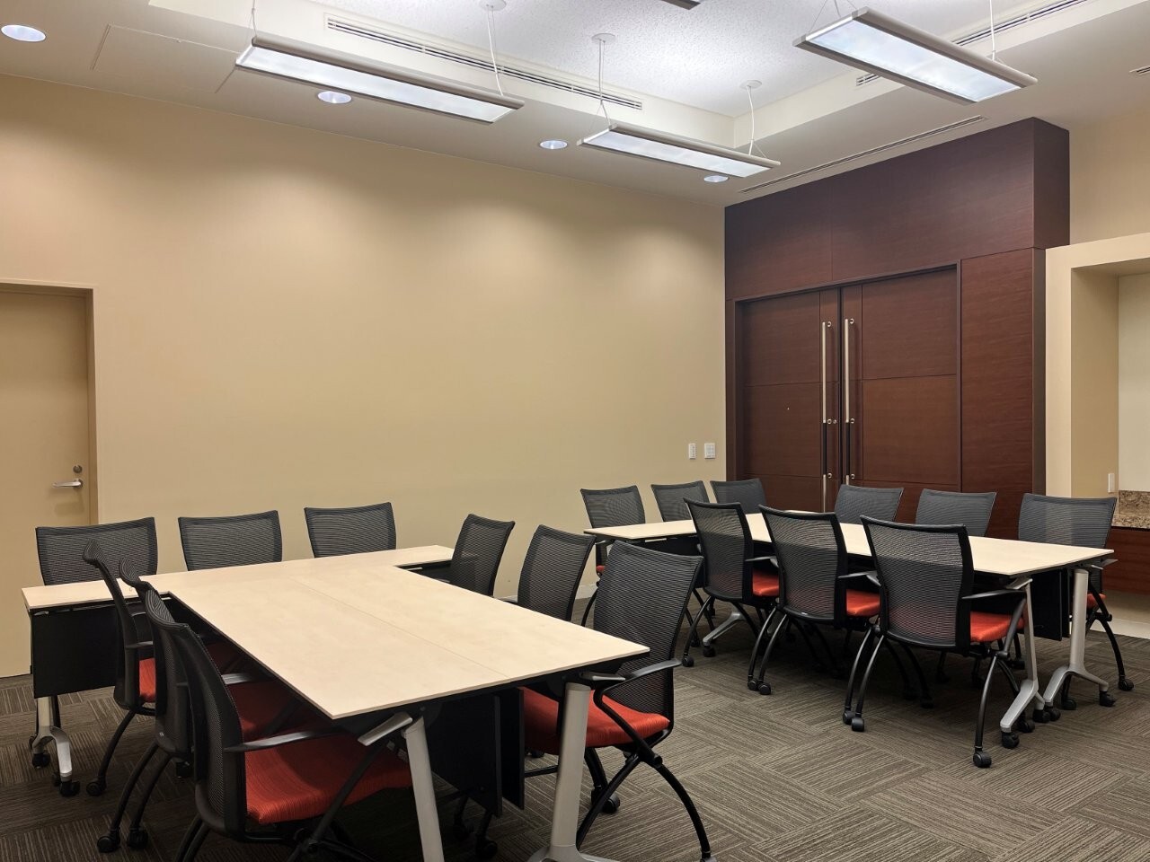 グループ形式(3名掛け)│ルーム３