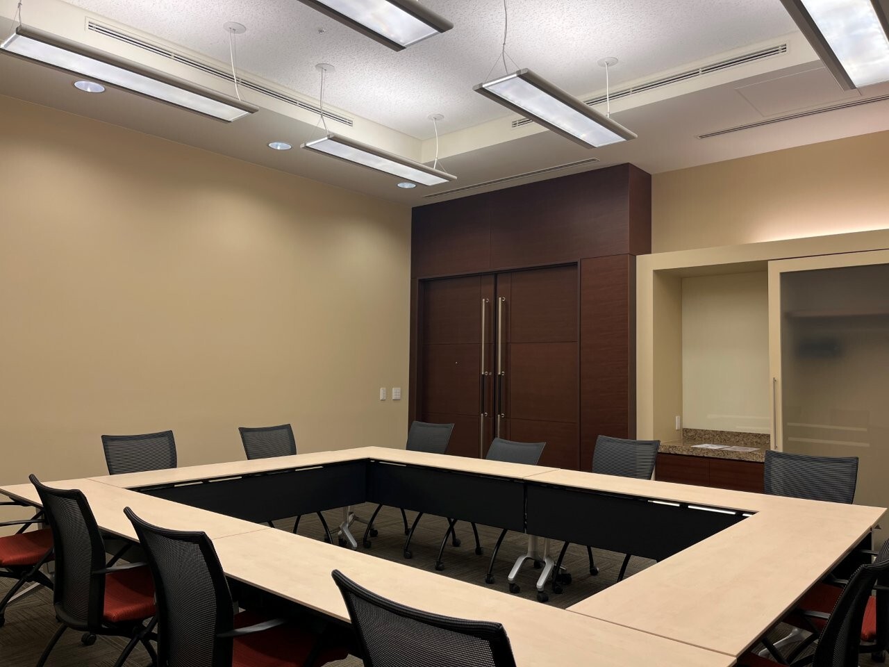 ロの字形式│ルーム３