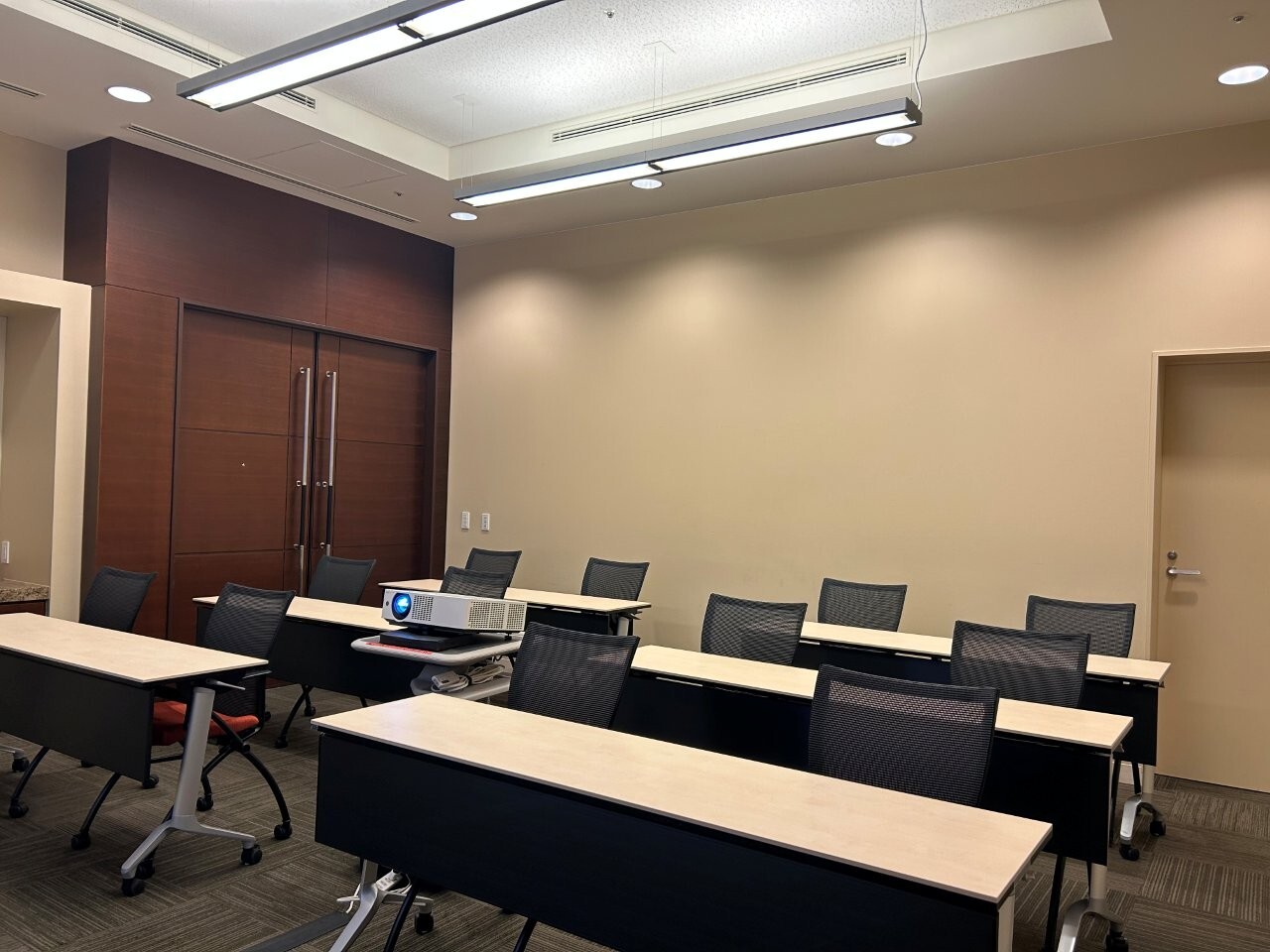 スクール形式(2名掛け)│ルーム４