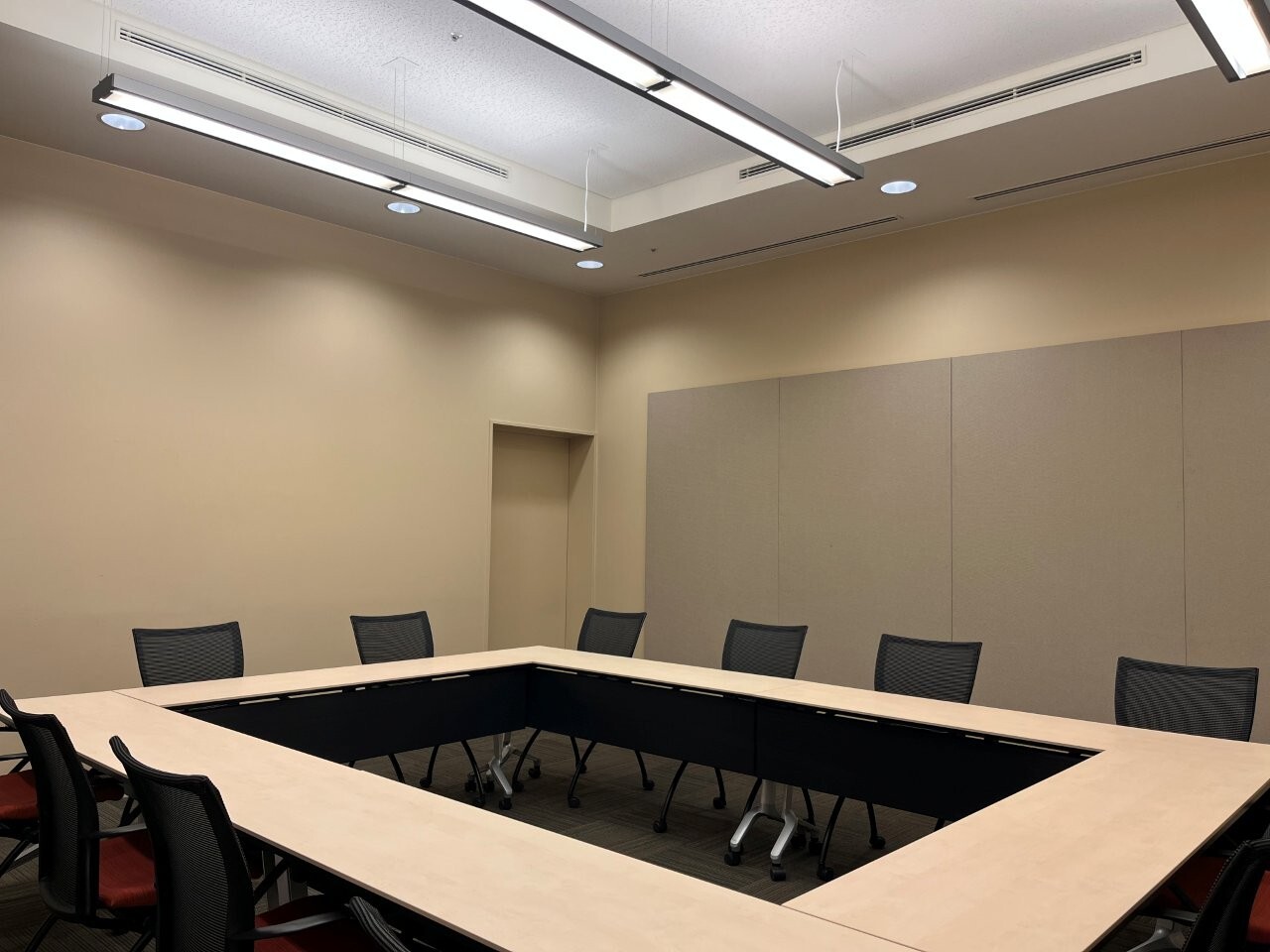 ロの字形式│ルーム４