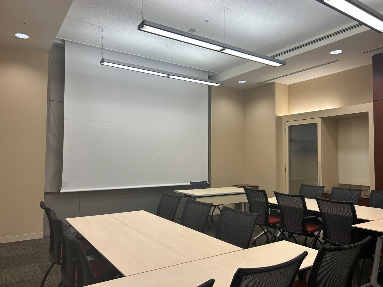 グループ形式(3名掛け)│ルーム４