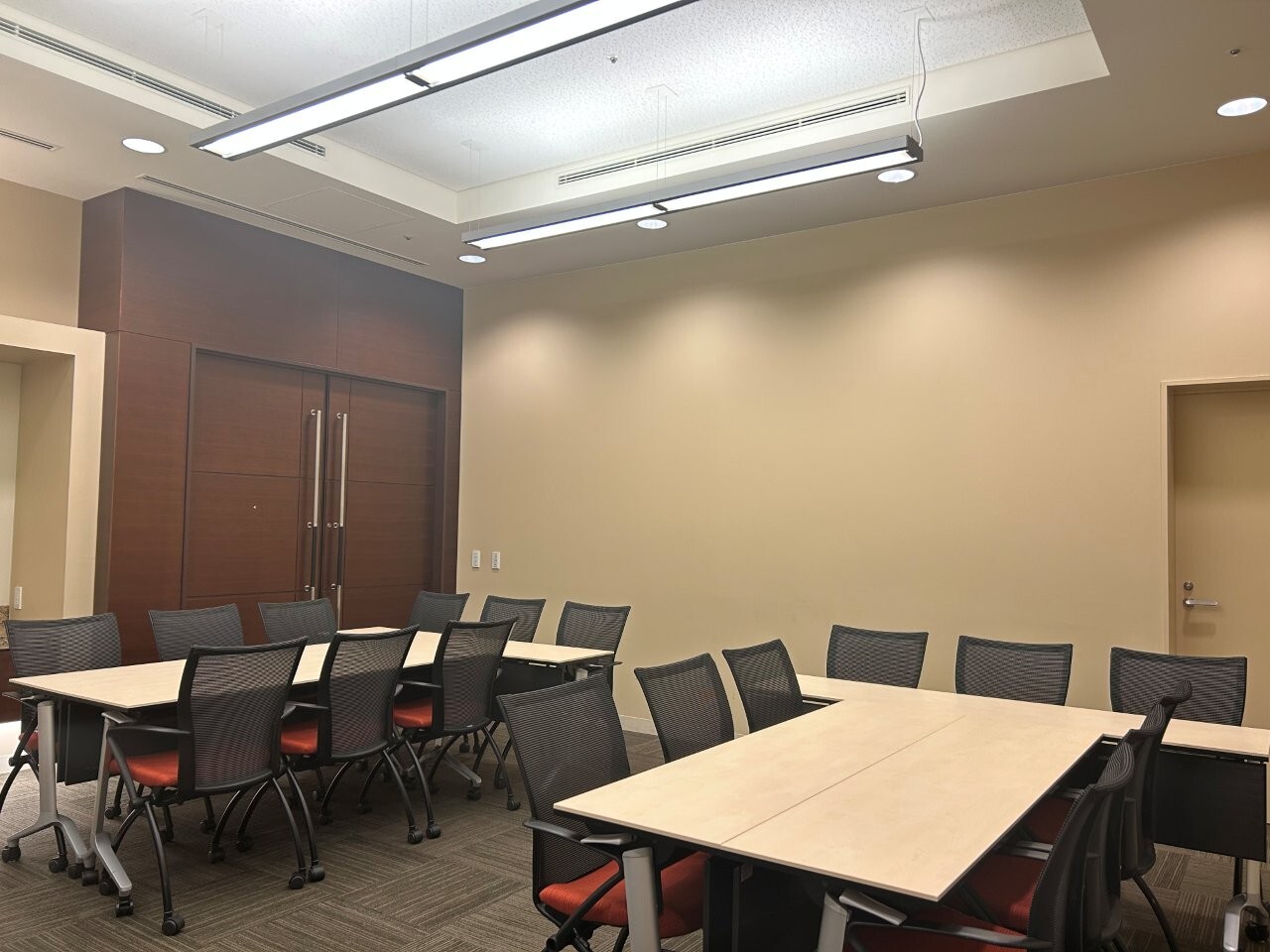 グループ形式(3名掛け)│ルーム４