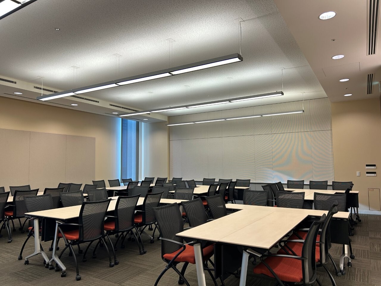 グループ形式(3名掛け)│ルーム６